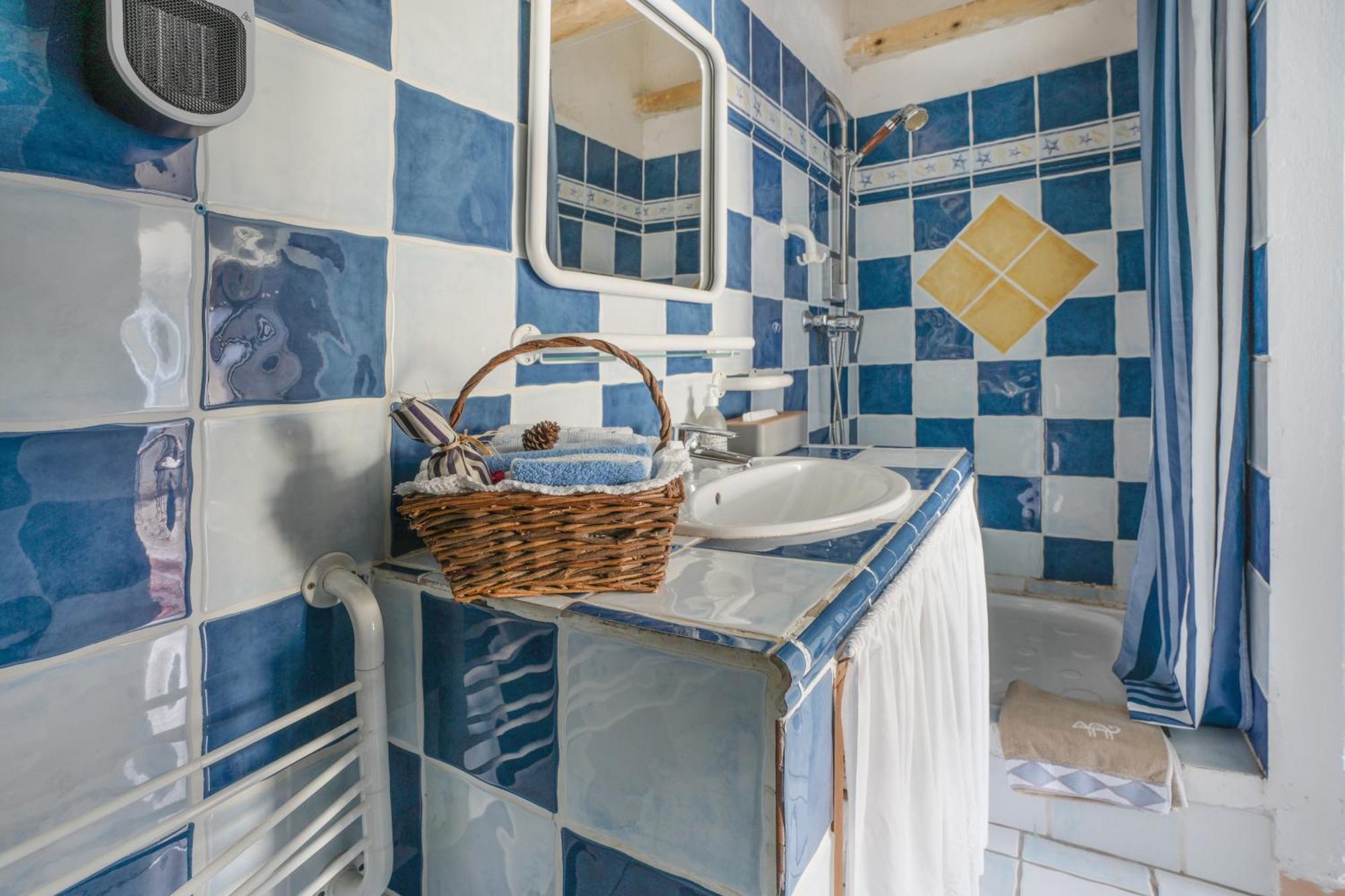Clos Des Herissons - Chambres D'Hote - Piscine & Jardin Lauris المظهر الخارجي الصورة